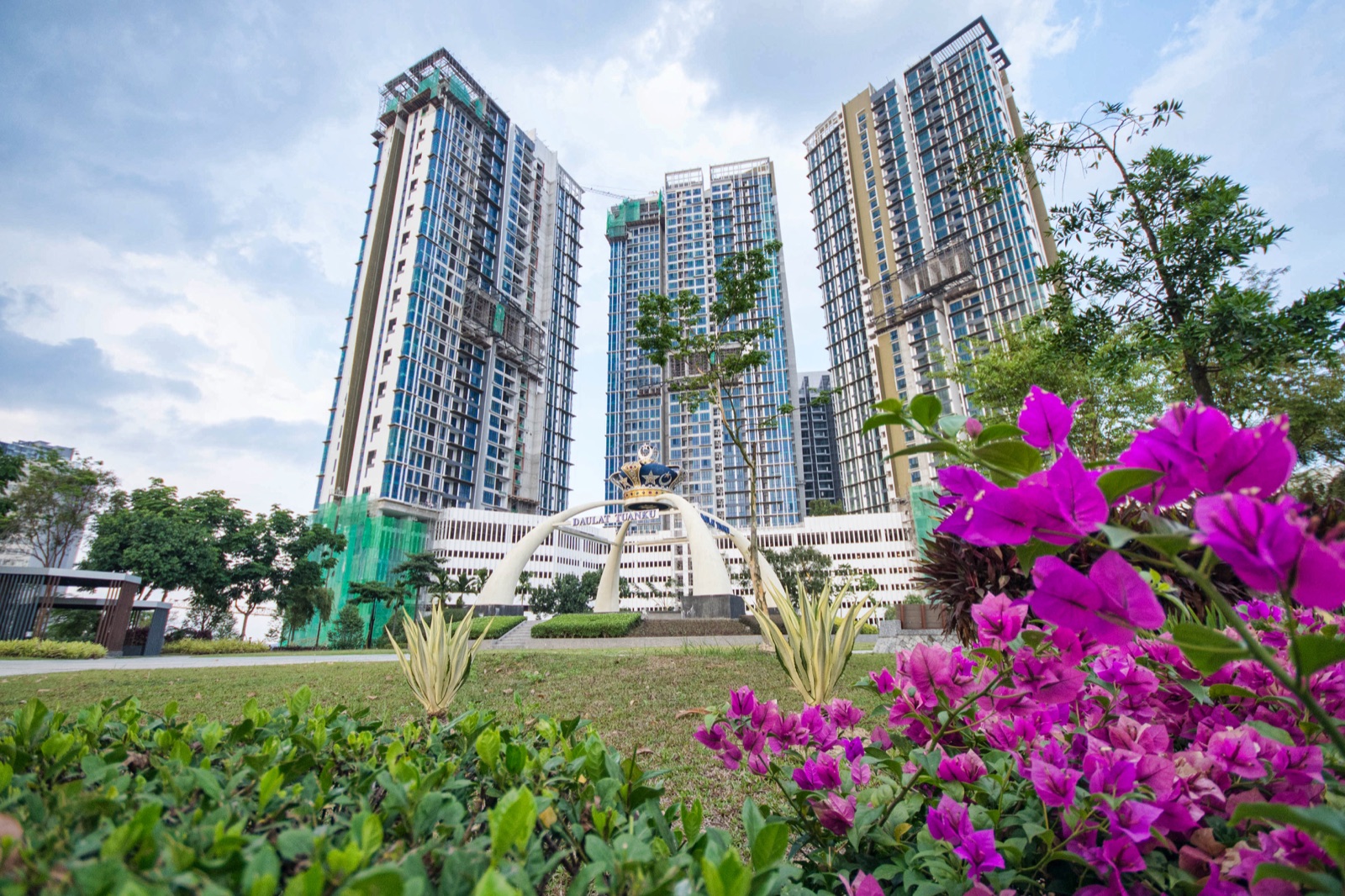 Elysia Park Residence exterior in Medini